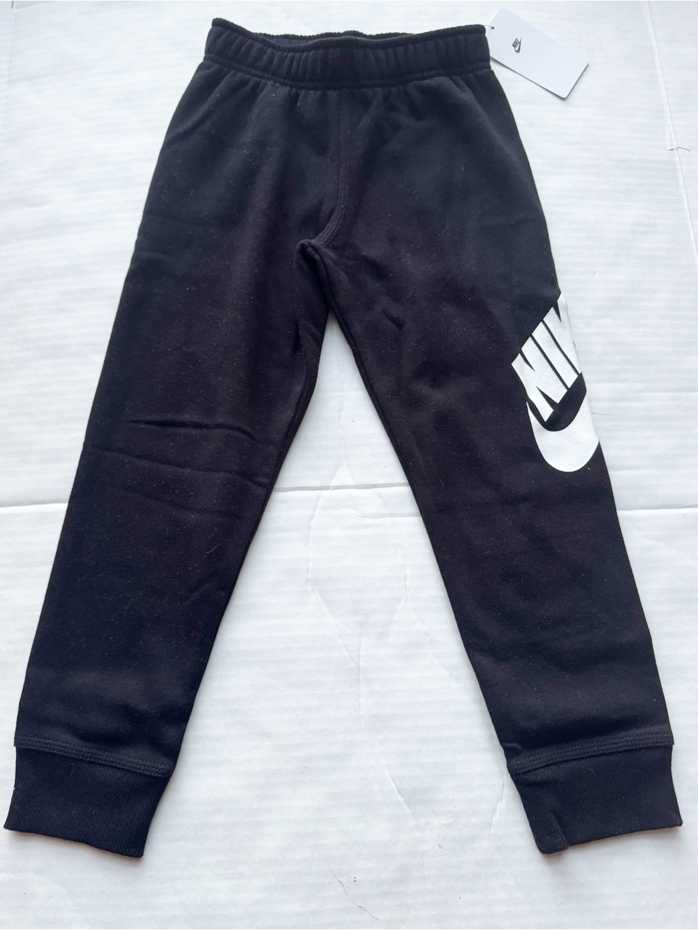 Nike New Boys Club Fleece Joggers / Sweatpants Size 5-6Y
NWT